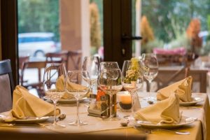 restaurant-wine-glasses-served-51115_800x532